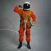 Finn Horn in einem Astronauten-Kostüm