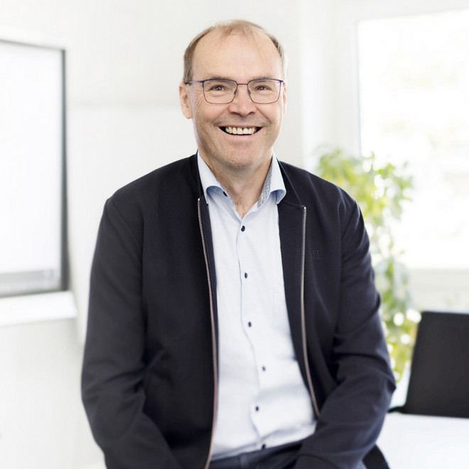 Frank Hansen posiert vor der Kamera